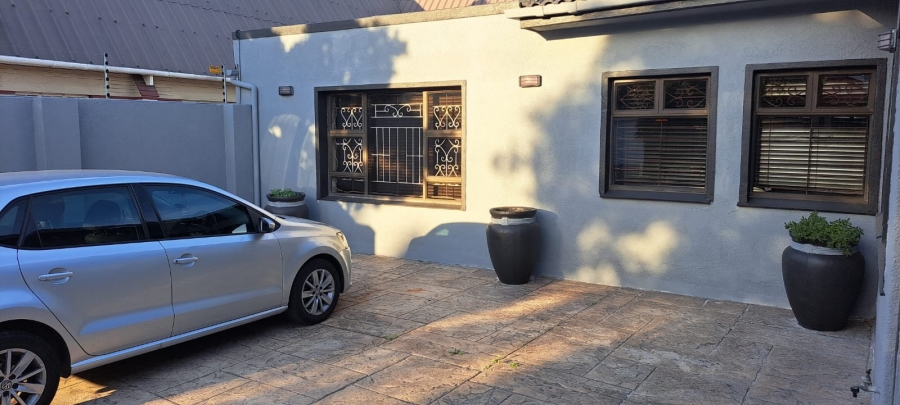 5 Bedroom Property for Sale in Lansdowne Western Cape